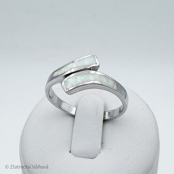 Stříbrný prsten s bílým OPÁLEM